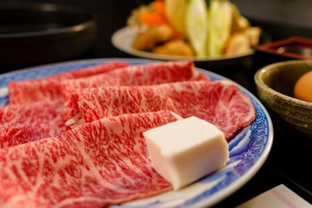 2009 松阪肉のすき焼きコースお食事券1名様分 伊勢 伊勢志摩 肉 鍋 人気 おいしい 食事 食べる 松阪牛 老舗