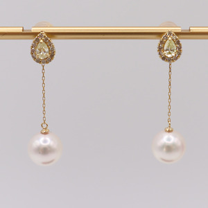 2045 [ 真珠科学研究所花珠鑑別書付]K18 あこや本真珠8.0㎜up ペアシェープダイヤモンド&メレダイヤモンド0.40ct ピアス