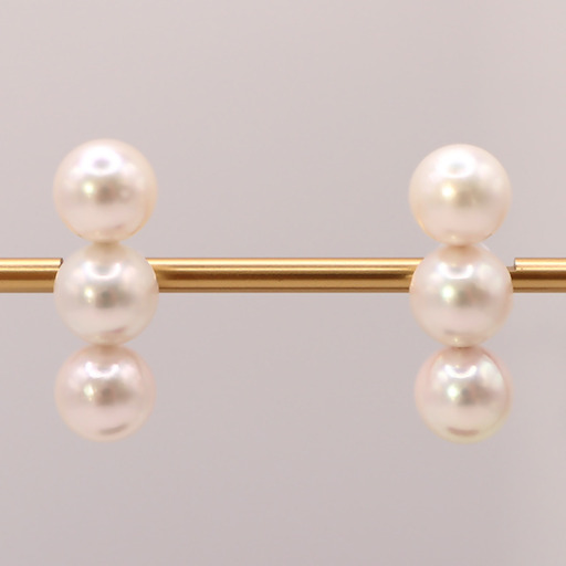 2054 Pt900 あこや本真珠8.0〜8.5㎜ 3連ピアス