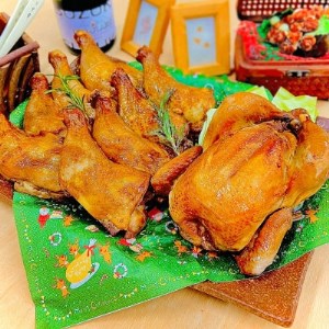 [クリスマス限定12月中頃発送]鶏丸焼きスモーク1羽(約800g)と骨付きモモスモーク2本x4袋[配送不可地域:離島]