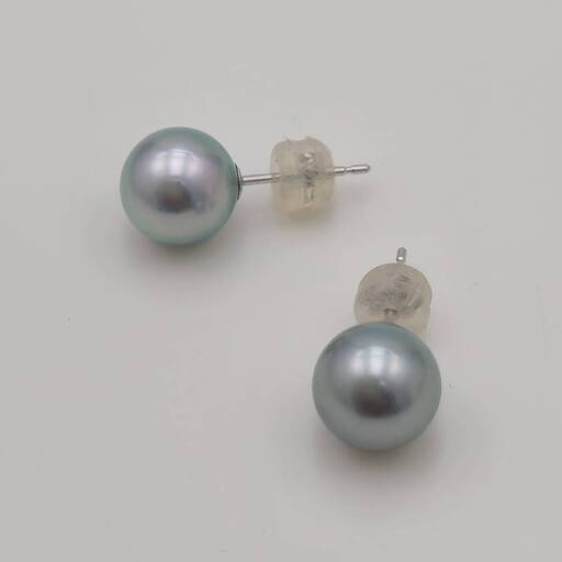 真珠 ピアス 8.5 mm K14WG アクセサリー パール ジュエリー 三重 伊勢 志摩 真珠 パール アコヤ アコヤ貝 あこや 冠婚葬祭 慶事 誕生日 結婚式 記念日 お祝い 贈り物 ギフト 多彩なの表情、ブルーグレイ 8.5 mmのピアス