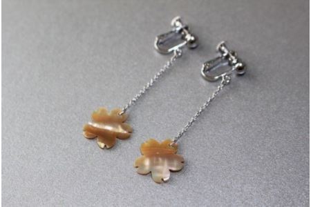 貝のイヤリング[桜]アワビ