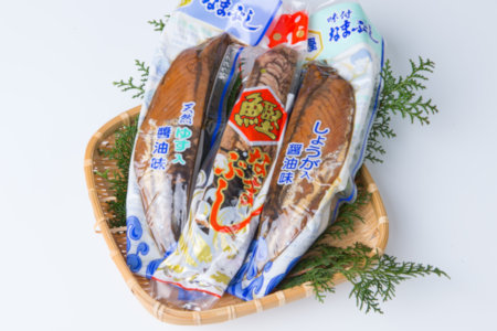 便利な食べきりサイズ「カツオの生節3種(6本セット)」[AA38]