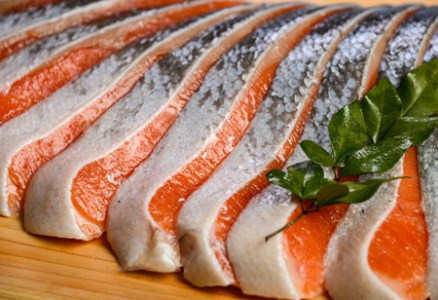 鮭問屋【塩銀鮭】切身〈約１kg〉【AA43】