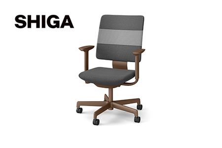 イトーキ SHIGA シガ 昇降脚 背トリプル ベースカラー:チェストナットブラウン / 座面カラー:ツートーンWC(KJ-517SEM-F2WCF)キャスター5本脚 [アンクルムーブ・シンクロロッキング / アジャスタブル肘 / 抵抗付きウレタンキャスター] 日本製 ワークチェア オフィスチェア 柴田文江氏デザイン[EI185W]