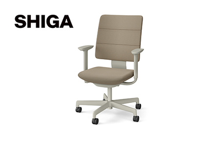 イトーキ SHIGA シガ 昇降脚 背トリプル ベースカラー:ペールオリーブ / 座面カラー:サンドベージュ(KJ-517SEM-L4K4F)キャスター5本脚 [アンクルムーブ・シンクロロッキング / アジャスタブル肘 / 抵抗付きウレタンキャスター] 日本製 ワークチェア オフィスチェア 柴田文江氏デザイン[EI187W]