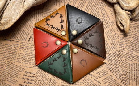 [選べるカラー]馬九いく三角コインケース 本革 レザー 革小物 栗東市 / 株式会社ブルズエフ [BIAU082]