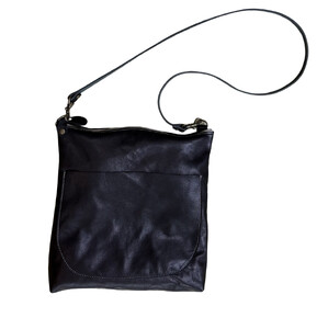 革・サコッシュ(ファスナー付き)[ブラック]