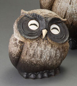 【信楽焼】 ほほえみ首かしげふくろう茶(5号) (554-06)