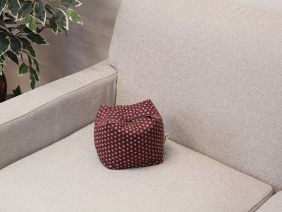 [洛中高岡屋]使い方がいろいろな寛ぎのアイテム さいころ枕(あられ紫)