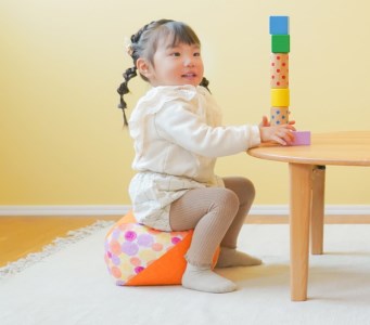 【洛中高岡屋】えがおつながる、おざぶとん『おじゃみキッズ学（がく）』（しゃぼんはる＆支子）