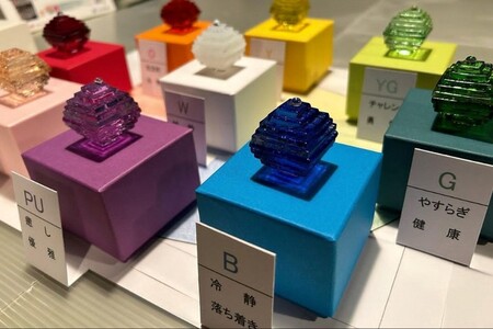 なりたい自分に変わる「手のひらガラス」木箱入り10色セット