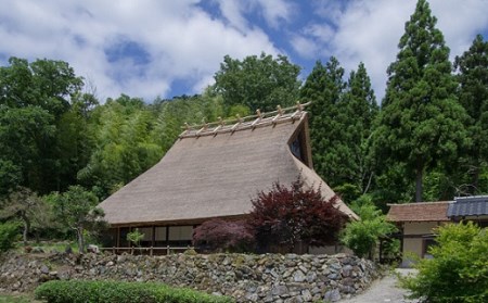 京都・美山町 美十八 -Mitoya- 囲炉裏鍋付茅葺き古民家ステイ 宿泊ペアプラン[髙島屋選定品