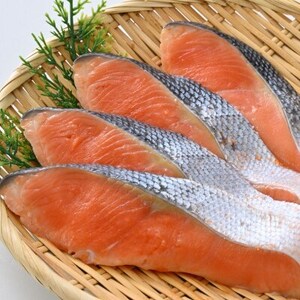 [正規品]厚切りプレミアム塩銀鮭切身 500g(約5切入)[配送不可地域:離島]