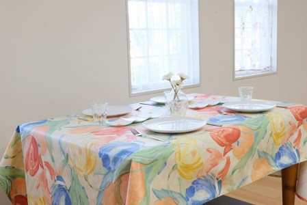 拭き取れるテーブルクロス（花柄) 130×200cm
