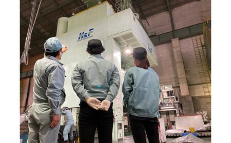 自動車金型工場の見学&社員体験とオリジナルおむすびづくり体験