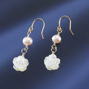 102506-1 マザーオブパール「薔薇」K14GF金張りピアス