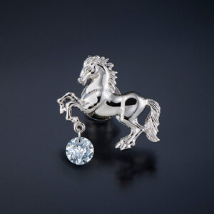 102509-2 颯爽と駆け上がる「駿馬ピンブローチ」