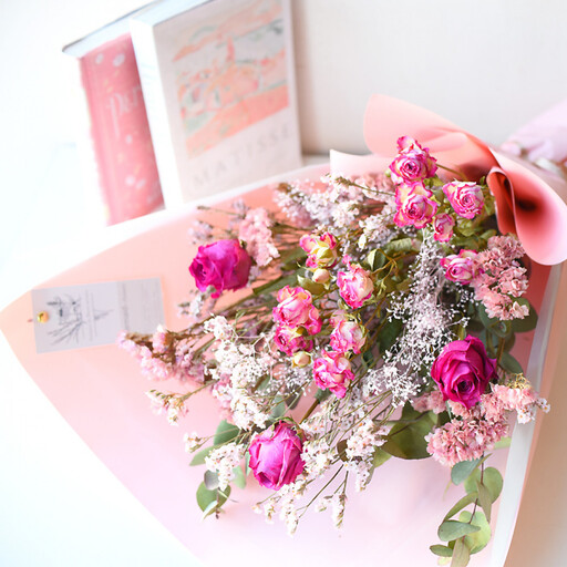 [母の日]プレミアムドライフラワー・ブーケ シャルムロゼ[お届け日:2026年5/4〜5/10 当店おまかせ ]母の日カード付き[ 母の日 ギフト アレンジ 花 贈り物 大阪府 門真市 ]