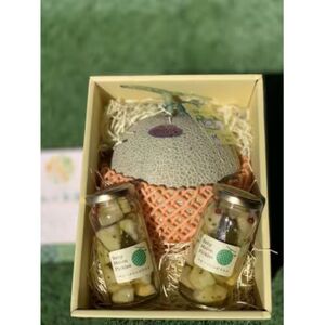 [令和8年8月上旬発送予定] 大阪府能勢町産 赤肉メロン 『マリアージュ』 1玉 (約1.5kg) × メロンピクルス 2本 (150g×2) セット 