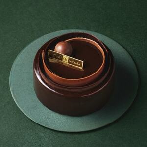 トシ・ヨロイヅカ監修 マニフィーク・ショコラ チョコレートケーキ 1ホール(12cm・2～3名様)【配送不可地域：離島】【1461322】