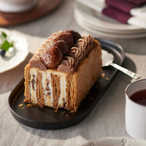 パティスリー キハチのマロンミルフィーユ 1点(縦9cm×横12cm×高さ8.5cm・2〜3名様)[配送不可地域:離島]