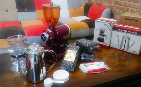 コーヒー豆とミル、ドリップポットのプロセット