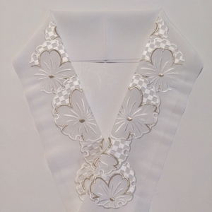 半衿 桜と市松 白地に白とシルバー 刺繍 半襟 白 シルバー 桜 市松 柄 袷 お単衣 着物 おきもの 刺繍 ポリエステル 洗濯可 振り袖 訪問着 篠原縫製 伊丹市 兵庫県