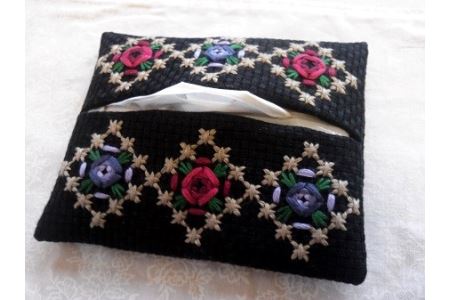 花柄刺繍のポケットティッシュケース