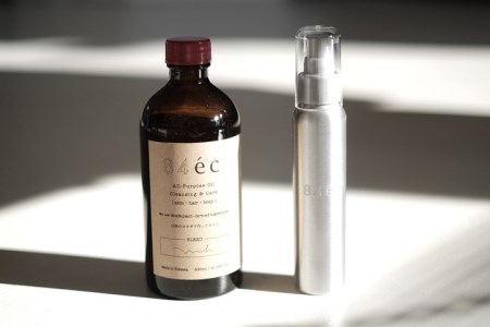 三木市吉川町に自生する天然のヨモギでつくったコスメギフト(ヨモギオイル300ml + プッシュポンプ + ポーチ)