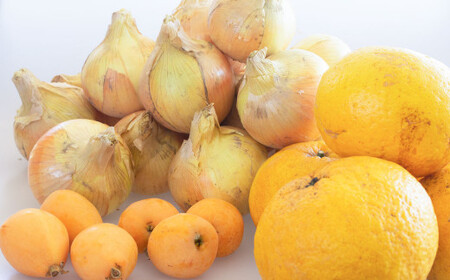 [新たまねぎ]淡路島産たまねぎ5kgと旬の果物少々セット[発送時期:2026年4〜5月頃]