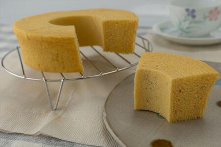 米菓バウム[ホール]プレーン グルテンフリー 米粉 米粉菓子 小麦不使用 バウムクーヘン しっとりなめらか 優しい甘さ [1319]