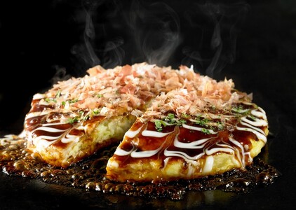 [千房 お好み焼き 豚玉 200g×5枚 計1000g 専用ソース付き 冷凍]大阪千日前 お好み焼 名店 千房 大阪 ミナミ 簡単 手軽 レンジ おすすめ 兵庫県 香美町 日本ふるさと創生 64-05