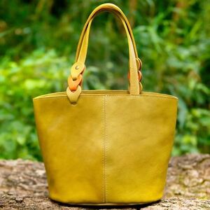 さりげないバイカラーのヌメ革ミニトートバッグ(レザー 牛ヌメ革)≪ライトグリーン×イエロー≫[hrn19]