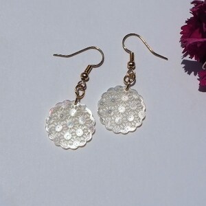 白蝶貝のレース彫刻「麻」ピアス_装飾品・工芸品 ピアス・イヤリング アクセサリー _