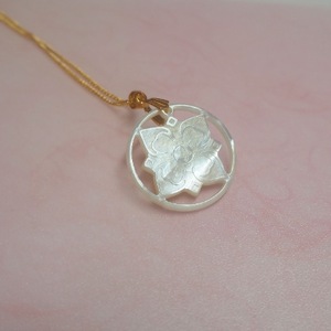 25ミリ!「丸と四角」のペンダント 白蝶貝_装飾品・工芸品 ペンダント・ネックレス アクセサリー _