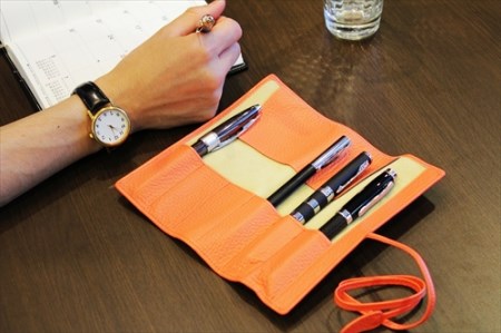 こだわりの逸品「6本収納ロールペンケース／巻きペンケース」ピンク [1969]