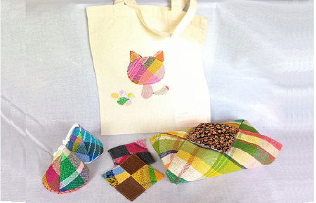 [思いやり型返礼品]さをり織り お家セット(なべつかみ×2・コースター×2・エコバッグ・ティッシュボックスカバー) 障がい者支援 福祉作業所