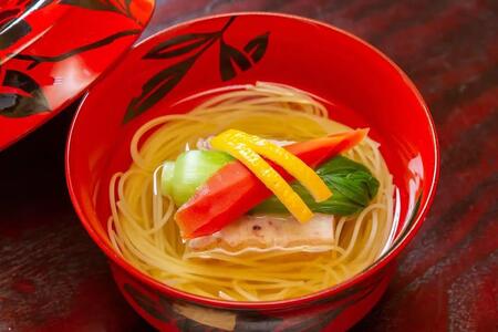 【日本料理 寺田】《お肉と鮮魚を堪能》和歌山市食材をふんだんに使用した季節のおまかせコース＜3名様分＞（ぐるなびセレクション）