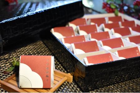 高級南高梅うす塩個包装20粒入 紀州塗箱 網代模様仕上