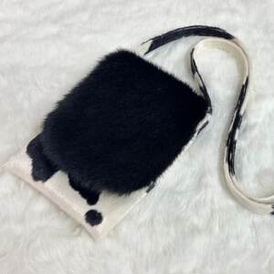 OKADA TEXTILE MINIサコッシュ エコファーバッグ ホルスタイン柄白黒_装飾品・工芸品 トートバッグ・ショルダーバッグ 鞄・バッグ かばん カバン_