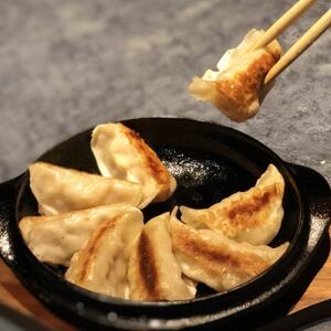 [北海道産]冷凍 豚肉 餃子 60個 知床斜里産「サチク麦王」使用_惣菜・加工品 餃子 ぎょうざ ギョウザ_[配送不可地域:離島・沖縄県]