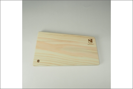 【0748-2】アウトドア心をくすぐる！紀州ひのき カッティングボード　S