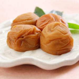 [贈答用]紀州南高梅 桃風味梅干 400g 化粧箱入[US19]