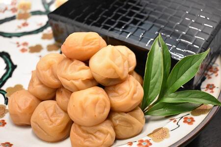 【ギフト用】高級南高梅うす塩800g入 紀州塗箱 網代模様仕上 【SW79】