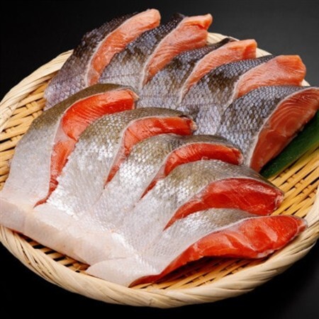 2大鮭の食べ比べ 新巻鮭・紅鮭 各5切れパック[配送不可地域:離島]