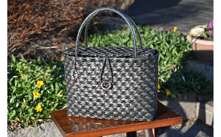 三朝町のラーメン屋「大八」のPPバンド手作りかごバッグ(フタ・手作りストラップ付)ブラック