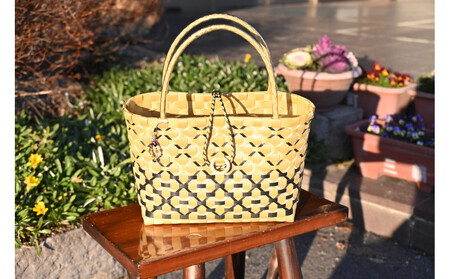 三朝町のラーメン屋「大八」のPPバンド手作りかごバック(手作りストラップ付)ベージュ