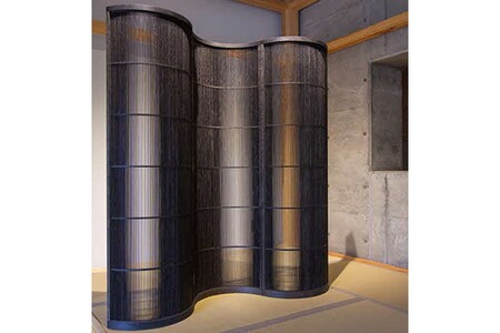 組子細工　衝立 「波」 3連　（栗・鉄水仕上げ） 組子細工 組子 パーティション 工芸品 伝統工芸 木製 栗 曲げ組子【031_1969】