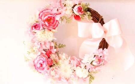 [ピンク]バラと紫陽花のハーフムーンリース M[2026年1月上旬から発送開始]